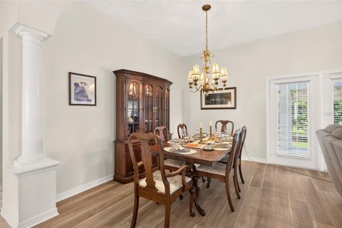 House in The Villages, Florida 3 bedrooms, 178.37 sq.m. № 2403588 - photo 4