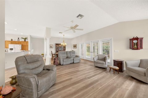 House in The Villages, Florida 3 bedrooms, 178.37 sq.m. № 2403588 - photo 2