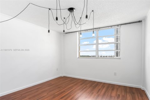 Condominio en venta en Hallandale Beach, Florida, 2 dormitorios, 102.19 m2 № 2022016 - foto 14