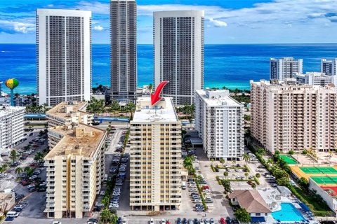 Condominio en venta en Hallandale Beach, Florida, 2 dormitorios, 102.19 m2 № 2022016 - foto 4