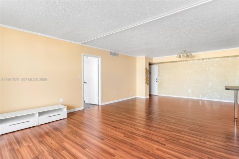 Condominio en venta en Hallandale Beach, Florida, 2 dormitorios, 102.19 m2 № 2022016 - foto 7