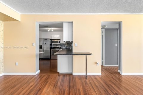 Condominio en venta en Hallandale Beach, Florida, 2 dormitorios, 102.19 m2 № 2022016 - foto 6