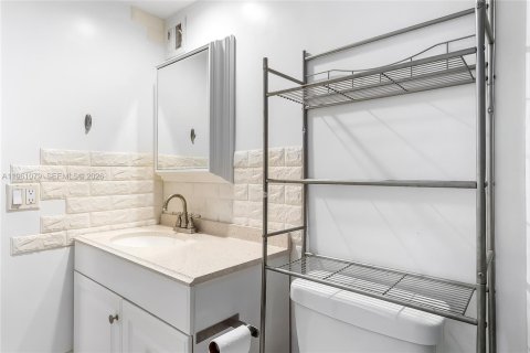 Condominio en venta en Hallandale Beach, Florida, 2 dormitorios, 102.19 m2 № 2022016 - foto 18