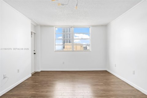 Condominio en venta en Hallandale Beach, Florida, 2 dormitorios, 102.19 m2 № 2022016 - foto 19