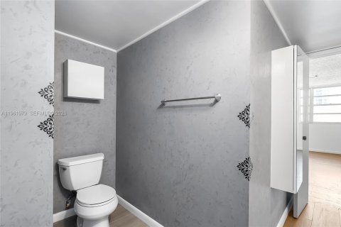 Condominio en venta en Hallandale Beach, Florida, 2 dormitorios, 102.19 m2 № 2022016 - foto 25