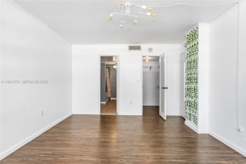 Condominio en venta en Hallandale Beach, Florida, 2 dormitorios, 102.19 m2 № 2022016 - foto 21