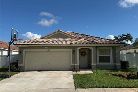 Casa en venta en Pembroke Pines, Florida, 3 dormitorios, 154.5 m2 № 1878728 - foto 1