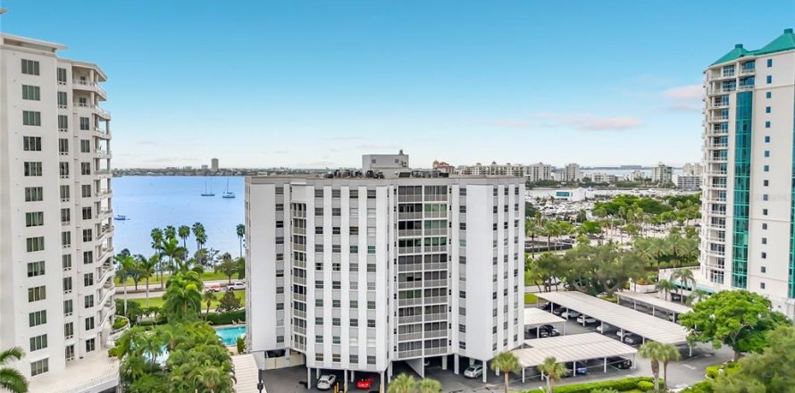 Condo in Sarasota, Florida, 2 bedrooms № 2379497