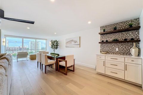 Condo in Sarasota, Florida, 2 bedrooms № 2379497 - photo 13