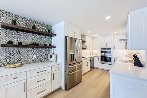 Condo in Sarasota, Florida, 2 bedrooms № 2379497 - photo 7