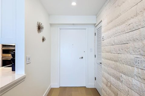 Condo in Sarasota, Florida, 2 bedrooms № 2379497 - photo 4