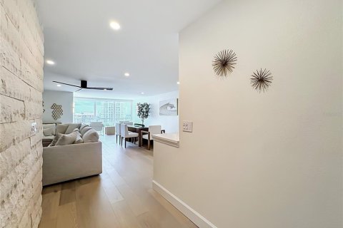 Condo in Sarasota, Florida, 2 bedrooms № 2379497 - photo 3