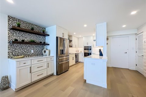 Condo in Sarasota, Florida, 2 bedrooms № 2379497 - photo 5