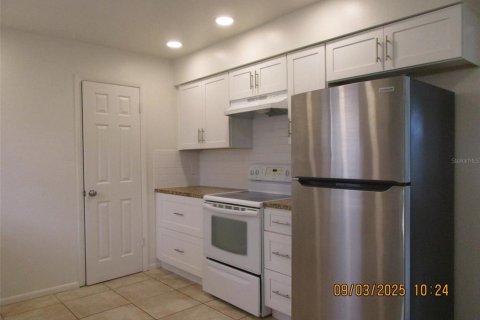 Villa ou maison à louer à Kissimmee, Floride: 2 chambres, 92.9 m2 № 1915284 - photo 5