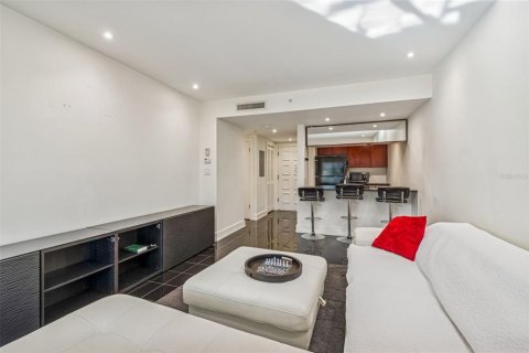 Condominio en venta en Palm Harbor, Florida, 1 dormitorio, 56.67 m2 № 2102827 - foto 14
