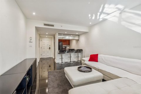 Condominio en venta en Palm Harbor, Florida, 1 dormitorio, 56.67 m2 № 2102827 - foto 13