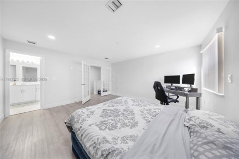 Townhouse in Hialeah, Florida 2 bedrooms, 189.43 sq.m. № 2080325 - photo 16