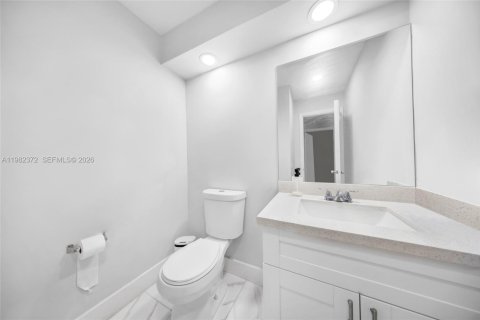 Townhouse in Hialeah, Florida 2 bedrooms, 189.43 sq.m. № 2080325 - photo 20