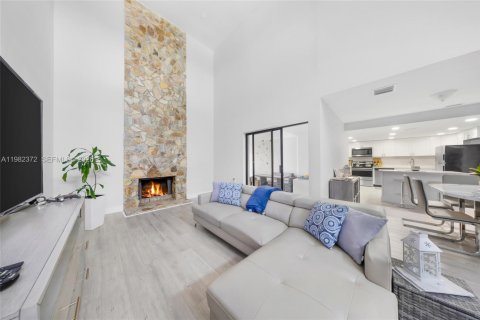 Townhouse in Hialeah, Florida 2 bedrooms, 189.43 sq.m. № 2080325 - photo 6