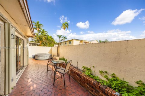 Townhouse in Hialeah, Florida 2 bedrooms, 189.43 sq.m. № 2080325 - photo 30