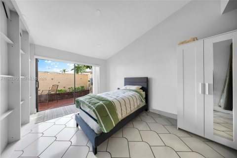 Townhouse in Hialeah, Florida 2 bedrooms, 189.43 sq.m. № 2080325 - photo 22
