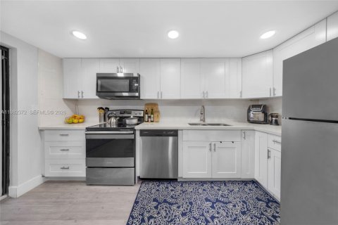 Townhouse in Hialeah, Florida 2 bedrooms, 189.43 sq.m. № 2080325 - photo 9