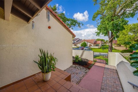 Townhouse in Hialeah, Florida 2 bedrooms, 189.43 sq.m. № 2080325 - photo 3