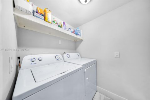 Townhouse in Hialeah, Florida 2 bedrooms, 189.43 sq.m. № 2080325 - photo 21