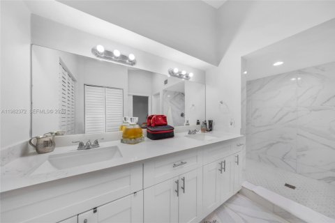 Townhouse in Hialeah, Florida 2 bedrooms, 189.43 sq.m. № 2080325 - photo 26
