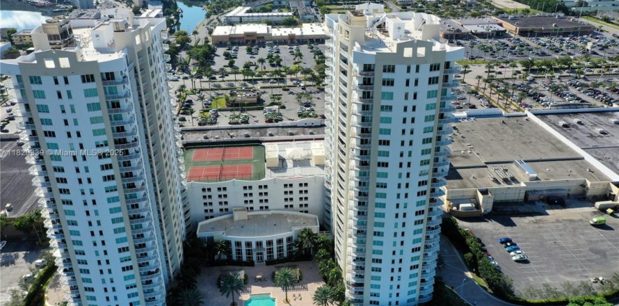 Condominio en Hallandale Beach, Florida, 2 dormitorios № 1781879