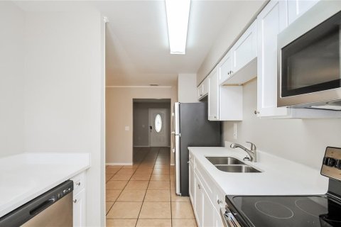 Villa ou maison à louer à Winter Haven, Floride: 3 chambres, 114.18 m2 № 1866103 - photo 6