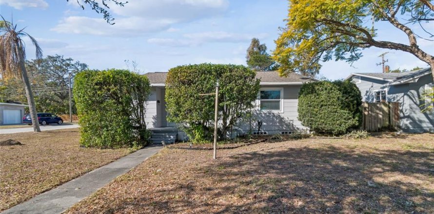 Villa ou maison à Saint Petersburg, Floride 3 chambres, 164.25 m2 № 2115525