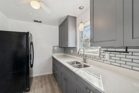 Villa ou maison à louer à Saint Petersburg, Floride: 3 chambres, 164.25 m2 № 2115525 - photo 10