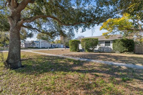 Villa ou maison à louer à Saint Petersburg, Floride: 3 chambres, 164.25 m2 № 2115525 - photo 2