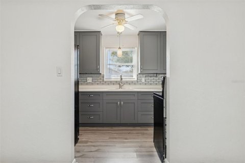 Villa ou maison à louer à Saint Petersburg, Floride: 3 chambres, 164.25 m2 № 2115525 - photo 8