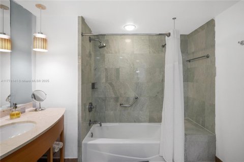 Condo in Sunny Isles Beach, Florida, 1 bedroom  № 1714105 - photo 6