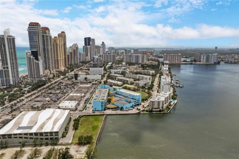 Condo in Sunny Isles Beach, Florida, 1 bedroom  № 1714105 - photo 28