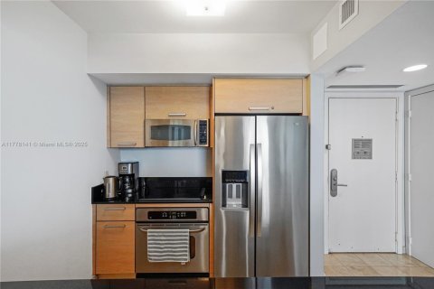 Condo in Sunny Isles Beach, Florida, 1 bedroom  № 1714105 - photo 12