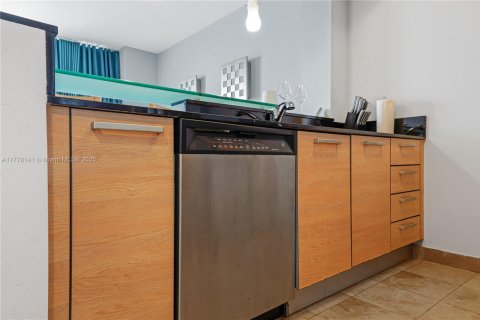 Condo in Sunny Isles Beach, Florida, 1 bedroom  № 1714105 - photo 11