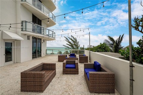 Condo in Sunny Isles Beach, Florida, 1 bedroom  № 1714105 - photo 16