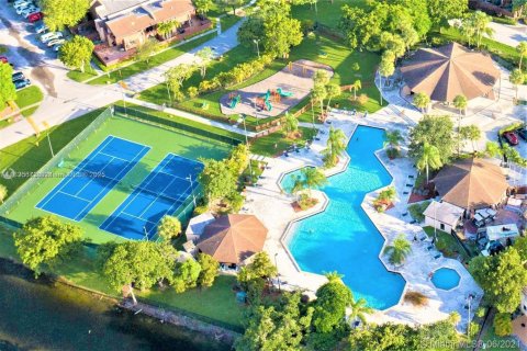 Condominio en venta en Miami, Florida, 2 dormitorios, 121.7 m2 № 1818569 - foto 3