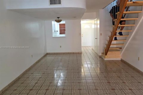 Condo in Hialeah, Florida, 2 bedrooms  № 1974524 - photo 7