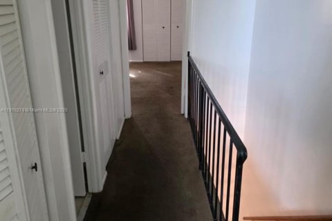 Condo in Hialeah, Florida, 2 bedrooms  № 1974524 - photo 14