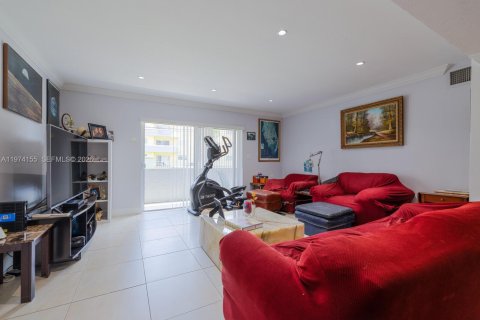 Кондоминиум с 3 спальнями в Майами, Флорида № 2035986