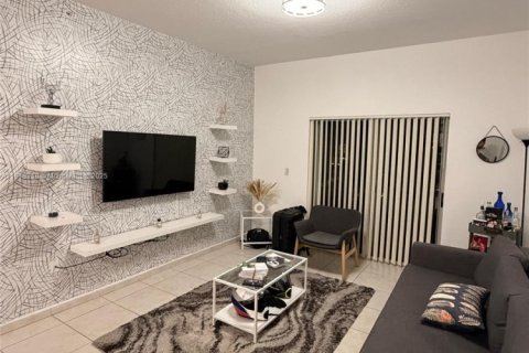 Copropriété à louer à Doral, Floride: 2 chambres, 80.82 m2 № 1975481 - photo 1