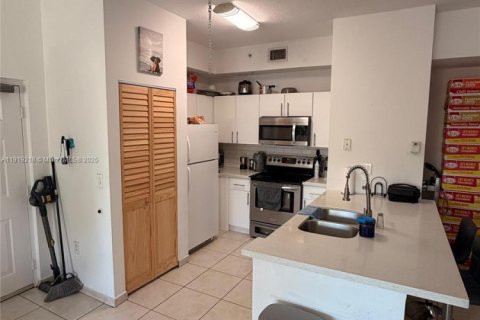 Copropriété à louer à Doral, Floride: 2 chambres, 80.82 m2 № 1975481 - photo 3