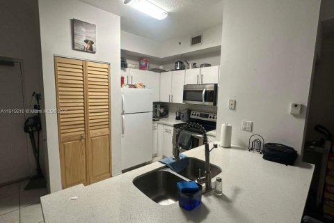 Copropriété à louer à Doral, Floride: 2 chambres, 80.82 m2 № 1975481 - photo 2