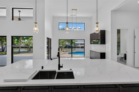 Villa ou maison à vendre à Fort Lauderdale, Floride: 3 chambres, 325.16 m2 № 2185894 - photo 15