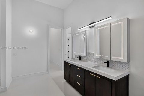 Villa ou maison à vendre à Fort Lauderdale, Floride: 3 chambres, 325.16 m2 № 2185894 - photo 30