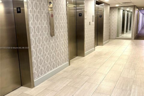 Condo in Sunny Isles Beach, Florida, 1 bedroom  № 1817565 - photo 28